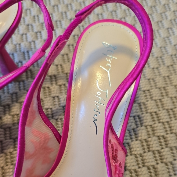 Betsey Johnson Pink Slingback Kitten Heels - Picture 3 of 8